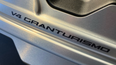 Ducati Diavel V4 - Dark Stealth Yellow (25MY)